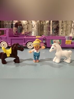 1994 COMPLETE Stable on the Go Polly Pocket Bluebird